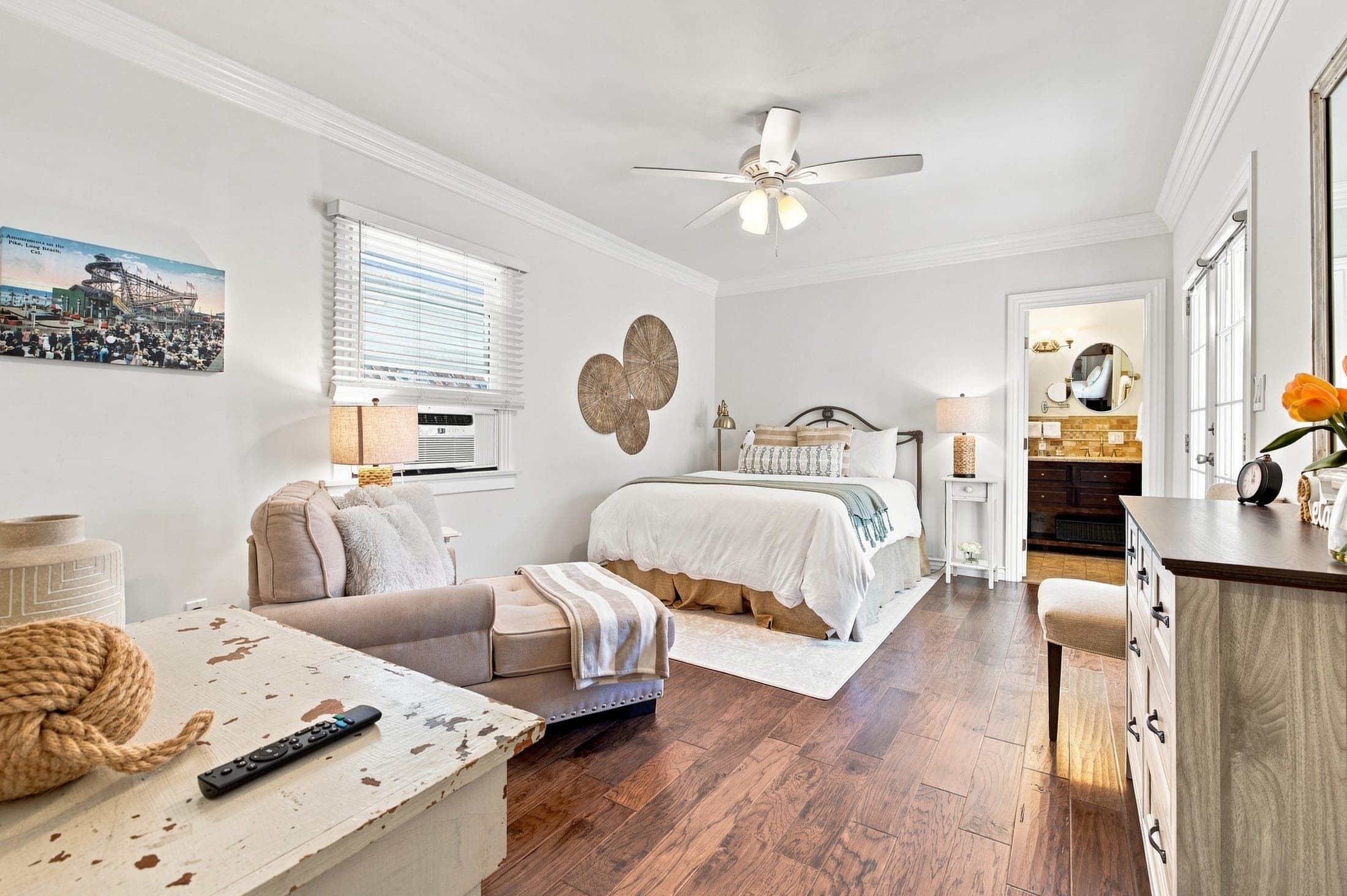 Vacation rental primary bedroom with a queen bed